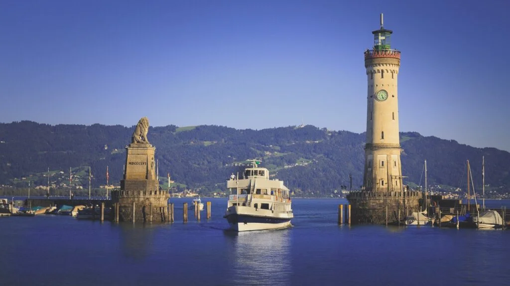 Lindau Hafeneinffahrt Schiff
